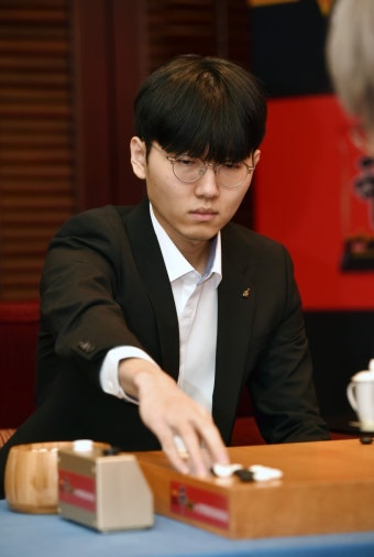 [속보] 신진서 9단, 이창호의 '상하이 대첩' 재현…6연승·농심배 4연패 견인