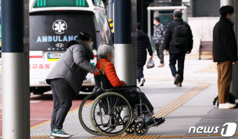전공의 집단 현장 이탈  '첫 주말', 병원 찾은 환장