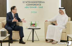 UAE 대외무역 국무장관 만나는 정인교 산업부 장관