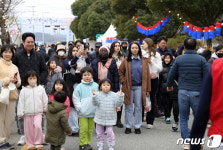 돌석도예박물관(전문휴양업) | [화보] 가마 불 지피고 물레성형 체험…강진청자축제 북적