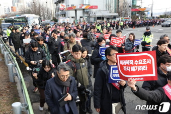 용산 대통령실 향하는 의사들