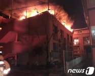 충주 대소원면 원룸 건물 3층서 불…보일러실서 발화