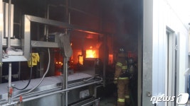 부산 사하구 장림동 어묵공장서 불…작업자 8명 대피