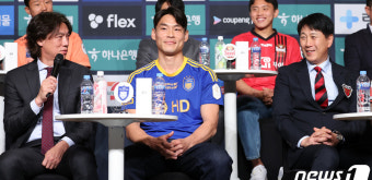 홍명보 감독·박태하 감독, 화기애애한 신경전