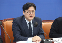 홍익표 원내대표 사람과 동물이 더불어 행복한 사회'