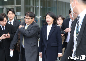 '법인카드 의혹' 김혜경, 첫 재판