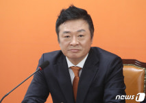 발언하는 김철근 사무총장
