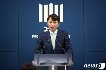 '대기업 접대' 이정섭 공방…