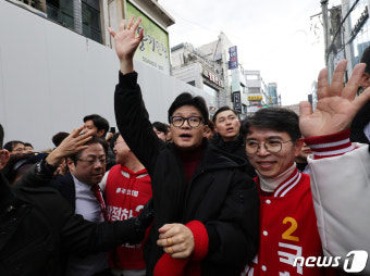 원주 중앙시장 찾은 한동훈 비대위원장