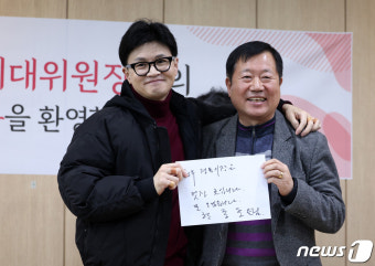 원주 전통시장 상인회 찾은 한동훈 비대위원장