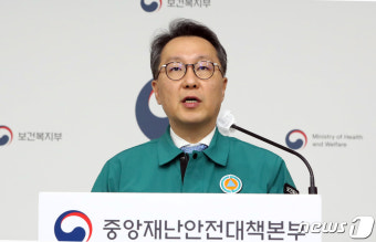 의사집단 행동 관련 브리핑 하는 박민수 복지부 2차관