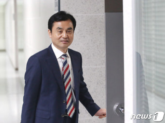 전략공천관리위원회의 참석하는 안규백 위원장