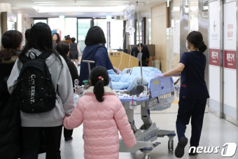 전공의 집단이탈 8일째…애타는 보호자