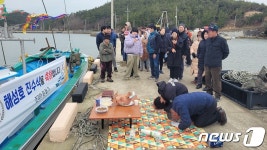 퇴직금 2억으로 첫 제자들에게 어선 선물한 섬마을 선생님