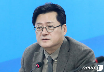 발언하는 홍익표 원내대표