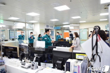 광주보훈병원 직원 격려하는 이희완 보훈차관