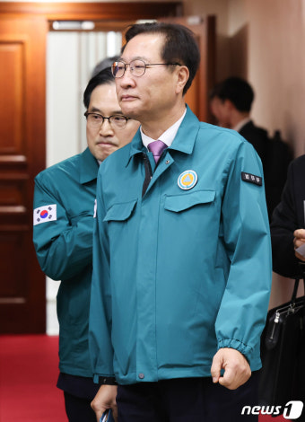 중대본 회의 참석하는 박성재 법무장관