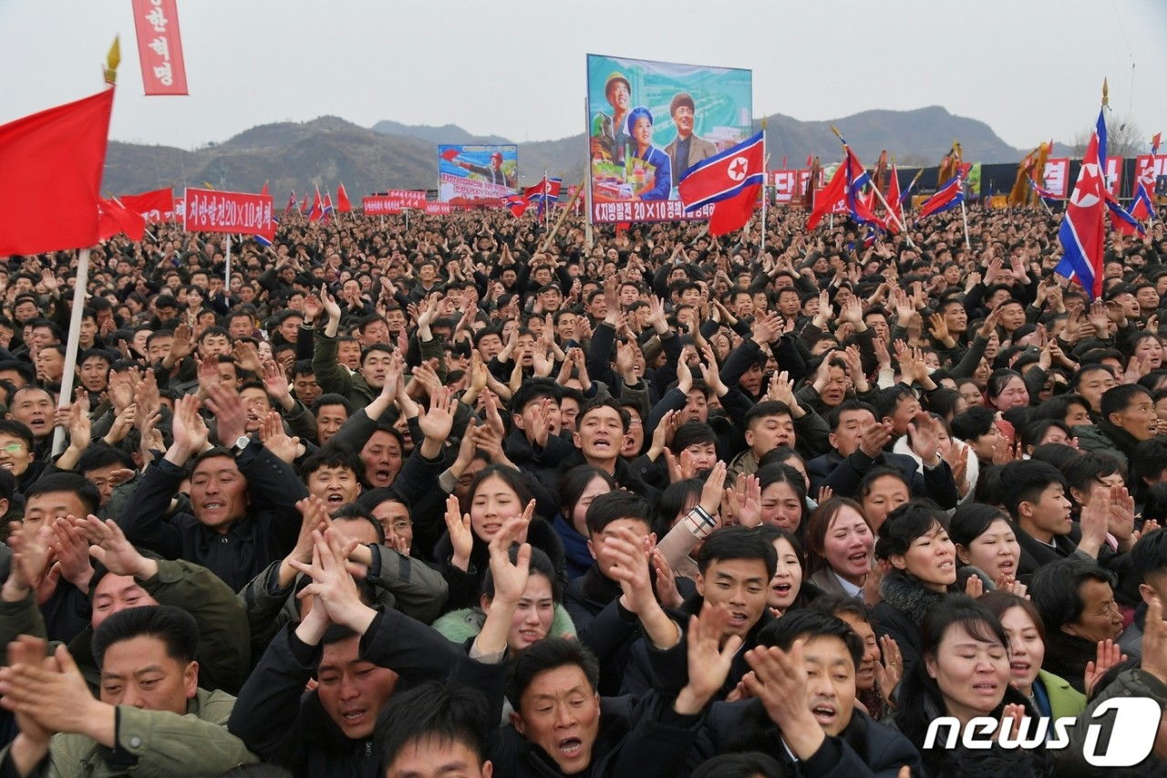 북한 김정은, 지방발전 20×10 정책 강조…20개 시군서 성과 언급