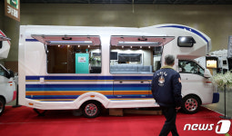 휴가 때 캠핑카로 떠나볼까