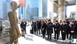 3.1운동 기념 강제징용노동자상 함동 참배하는 양대 노총