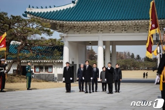 현충원 참배 나선 조국 대표