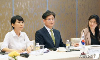 핵심광물 공급망 및 청정에너지 협력 논의하는 양병내 차관보