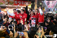 청주 육거리종합시장 찾은 한동훈