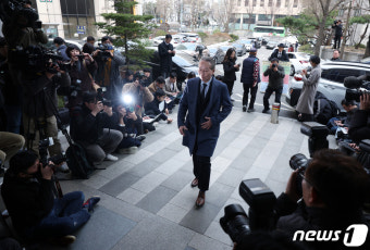 주수호 의협 비대위 위원장, 경찰 소환조사 출석