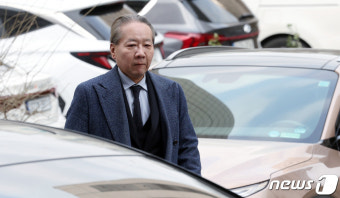 소환조사 출석하는 주수호 위원장