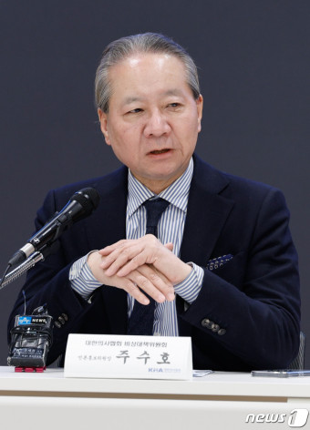 답변하는 주수호 의협 비대위 언론홍보위원장