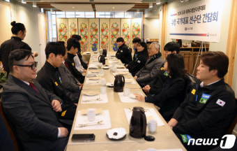 유인촌 장관·장미란 차관, 수영 국가대표 선수단 간담회