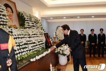 손명순 여사 빈소 찾은 김무성 전 대표