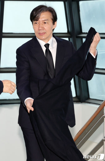 故 손명순 여사 빈소 조문하는 조국