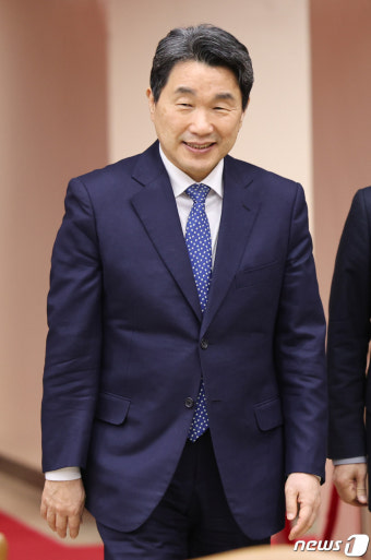 사회관계장관회의 참석하는 이주호 사회부총리