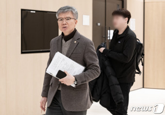 비대위 회의 참석하는 김택우 위원장