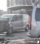 수원 삼거리서 3중 추돌사고…운전자 3명 부상
