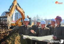 지방공업공장 건설에 동원된 북한 군인 건설자들