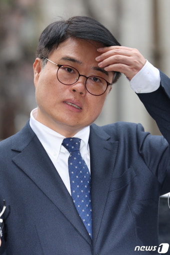 경찰 소환조사 출석하는 임현택 소아청소년과의사회장
