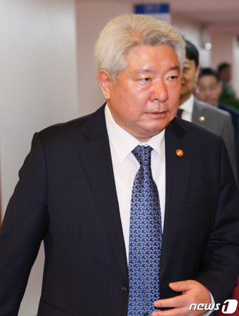 국무회의 참석하는 김홍일 방통위원장