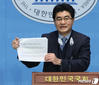 서울대 비대위 의견서 든 방재승 서울의대 비대위원장