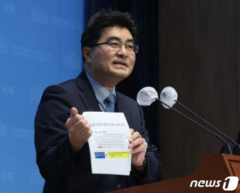 '서울대 비대위 의견서' 든 방재승 서울의대 교수협 비대위원장