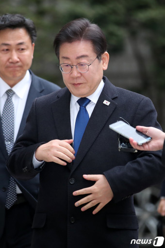 이재명 기본사회 담은 민주당 강령 확정, 10년 출마제재 결정에 후보자들 갈등 고조