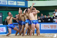 중학교부 단체전 우승 차지한 신어중학교 선수들
