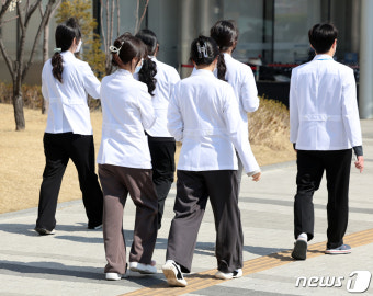 19개 의대 교수 비대위 결성 '사직서 제출 15일까지 결정'