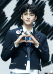 루네이트 도현, 현실 만찢남
