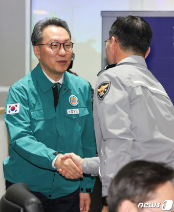 의사집단행동 중대본 회의 참석하는 박민수 차관