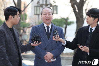 취재진 질의 답변하는 주수호 언론홍보위원장
