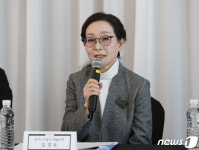 인사말 하는 김경숙 경기도무용단 예술감독