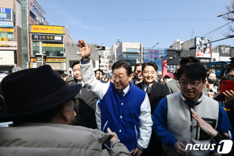 대전 시민들 만나는 이재명 대표