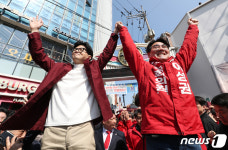한동훈, 낙동강 벨트 부산 격전지 지원사격